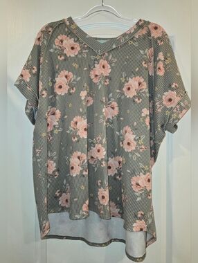 Womens Vneck Floral Ribbed Material Top Size-1XL